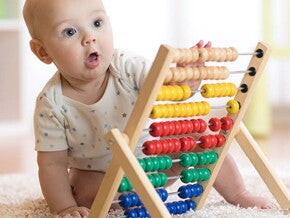 צעצועים וחפצים - מגיל 6 חודשים