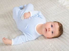 תינוק כבן 4 חודשים במהלכה של התפתחות