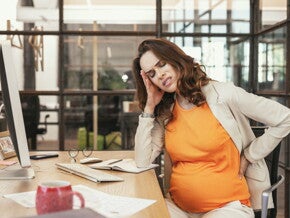 הריונית לחוצה בעבודה