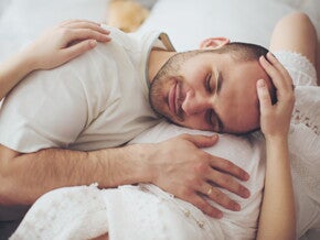 זוג מאוהב בהריון