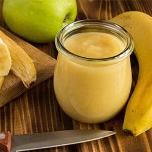 מחית בננה, תפוח ותמר 