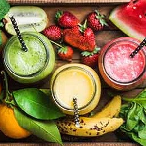 שייק יוגורט ופירות