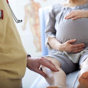 הריונית בבדיקה