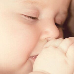 תינוק יונק בימים אלו