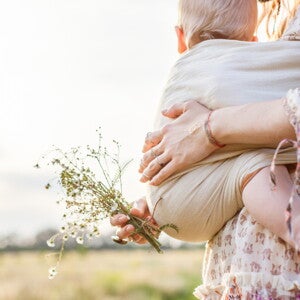 תינוק במנשא