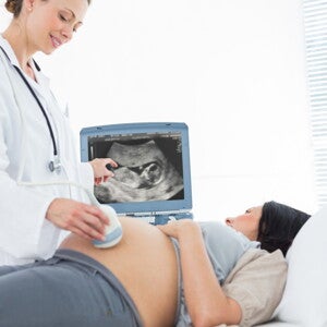 הריונית בבדיקת אולטרסאונד