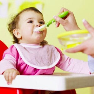 תינוק בזמן האוכל