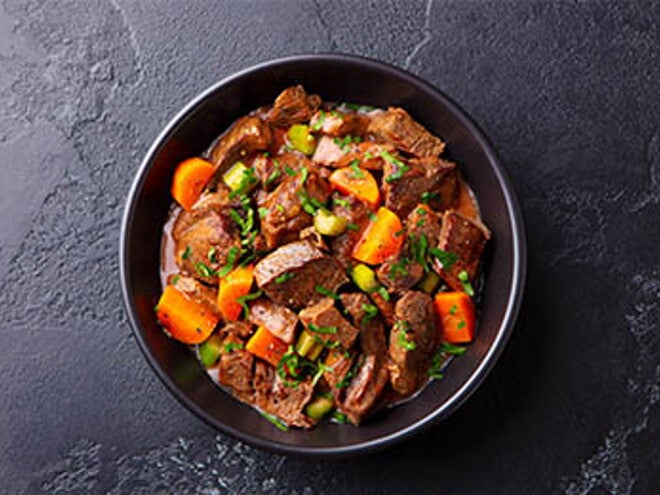 גולאש בשר עם ירקות 