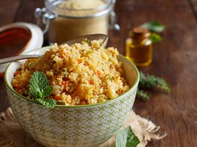 מרק ירקות, קוסקוס ועוף 