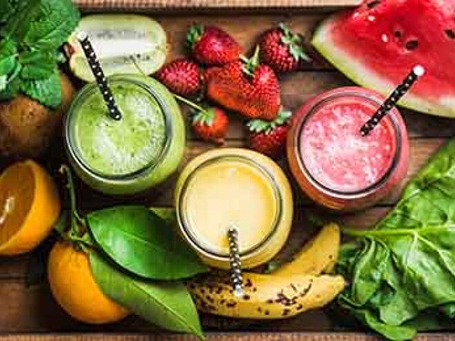 שייק יוגורט ופירות