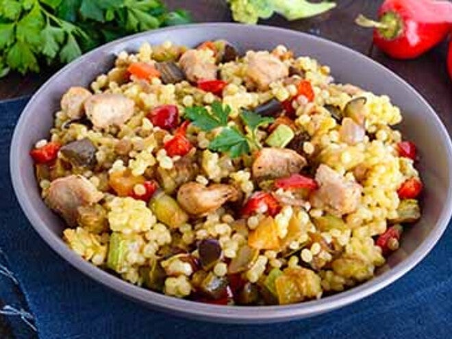 עוף עם פתיתים וירקות 