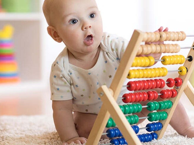 צעצועים וחפצים - מגיל 6 חודשים