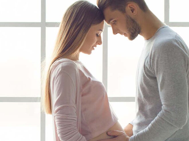 זוג הריונים מאוהב