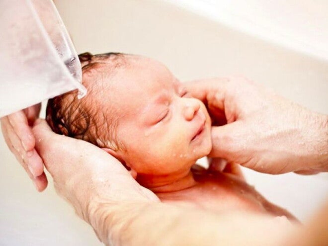 תינוק באמבטיה