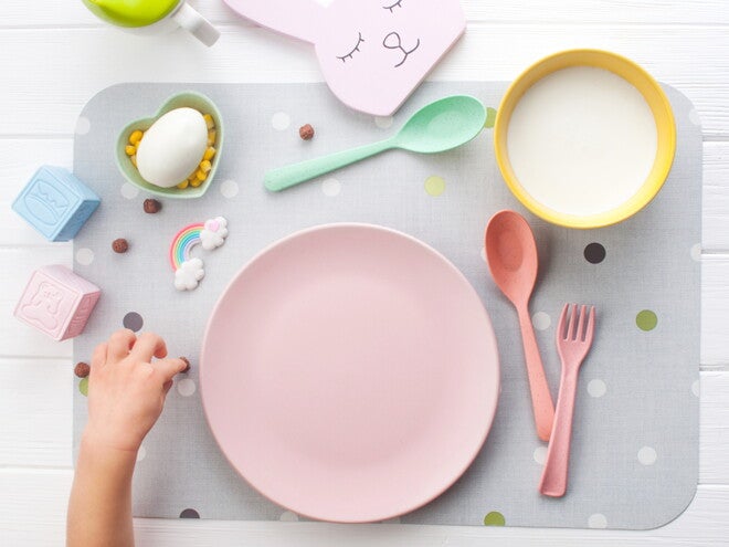 מבט על על שולחן אוכל לילד