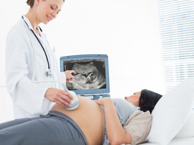 הריונית בבדיקת אולטרסאונד