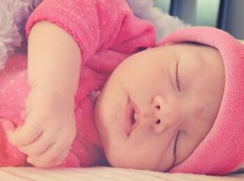 תינוקת ישנה